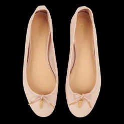 Ballerine CHLOE Iris cuir brillant beige rosé nœud charm banane