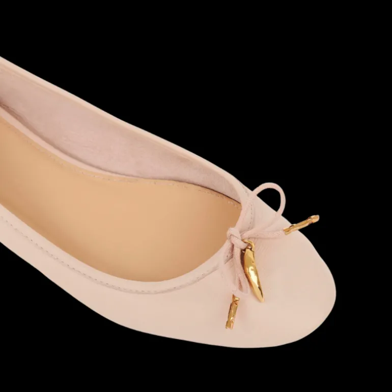 Ballerine CHLOE Iris cuir brillant beige rosé nœud charm banane