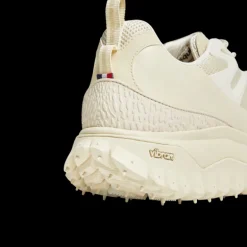 Baskets MONCLER Trailgrip Amoeba par Salehe Bembury cuir nylon beige