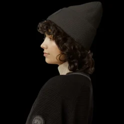 Bonnet laine mérinos CANADA GOOSE gris anthracite logo ton sur ton