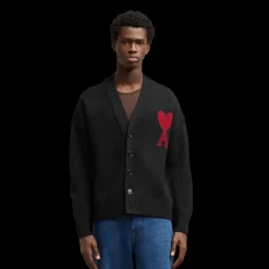 Cardigan AMI Paris laine mérinos feutrée noir cœur rouge