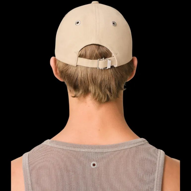 Casquette AMI Paris gabardine de coton peau de pêche beige broderie cœur rouge