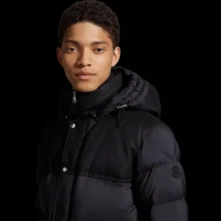 Doudoune courte MONCLER Mussala Nylon Noir Flanelle epaules