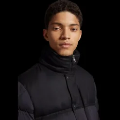 Doudoune courte MONCLER Mussala Nylon Noir Flanelle epaules