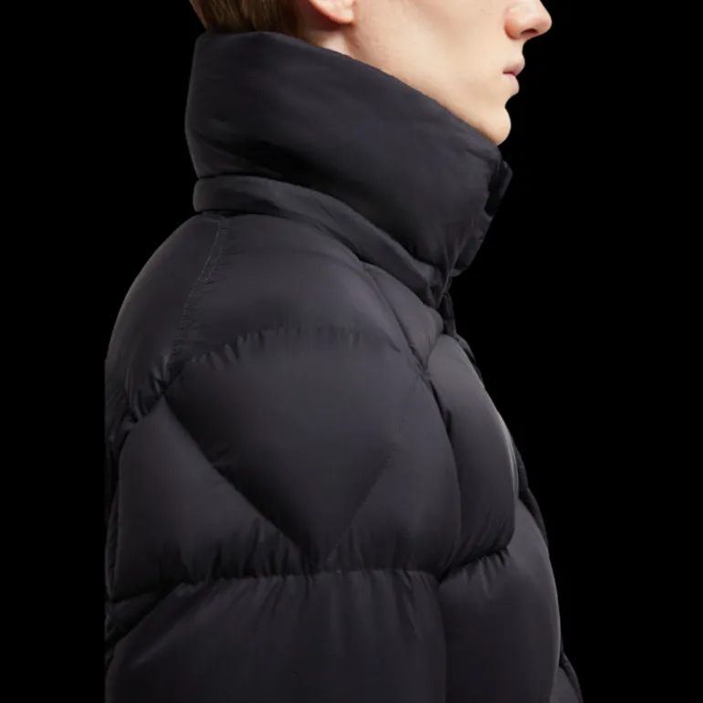 Doudoune courte MONCLER Vezere capuche nylon léger stretch noir mat