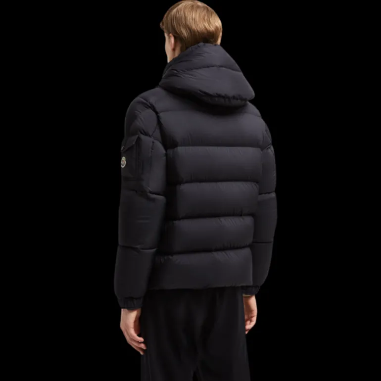 Doudoune courte MONCLER Vezere capuche nylon léger stretch noir mat