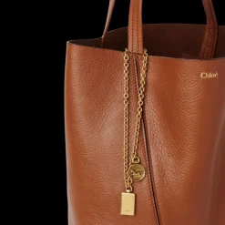 Grand sac cabas CHLOE Spin cuir camel charms métal doré