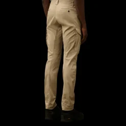 Pantalon cargo CP COMPANY en coton satin extensible beige poche lentille
