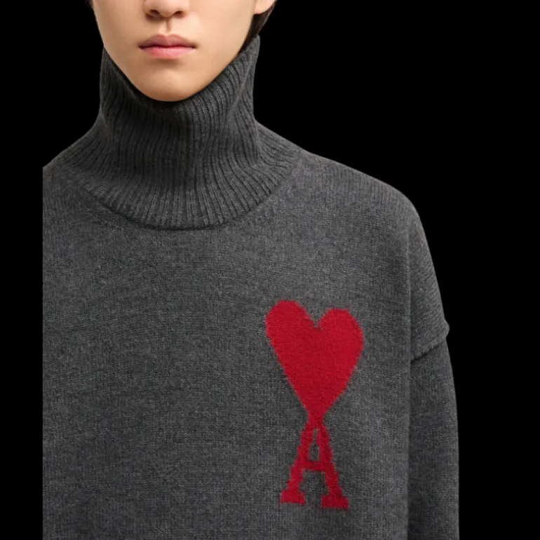 Pull col roulé AMI laine mérinos feutrée gris gros cœur rouge