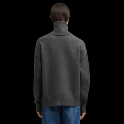 Pull col roulé AMI laine mérinos feutrée gris gros cœur rouge