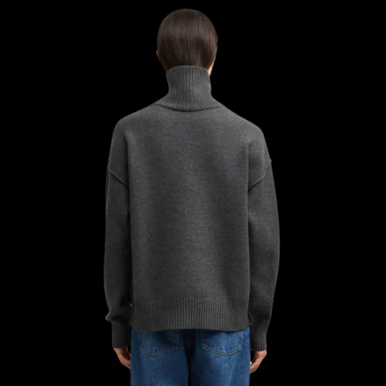 Pull col roulé AMI laine mérinos feutrée gris gros cœur rouge