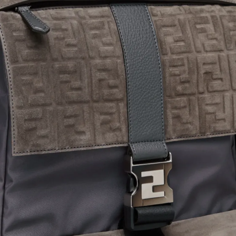 Sac à dos FENDI Fendiness format moyen cuir suédé gris boucle FF