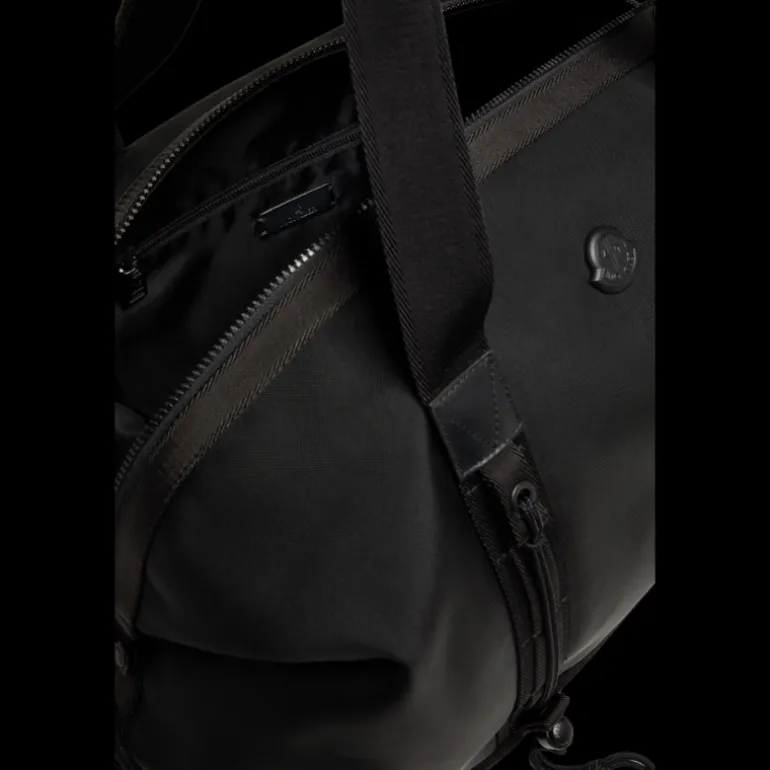 Sac de sport MONCLER Tech imperméable nylon noir bordure cuir logo métal noir
