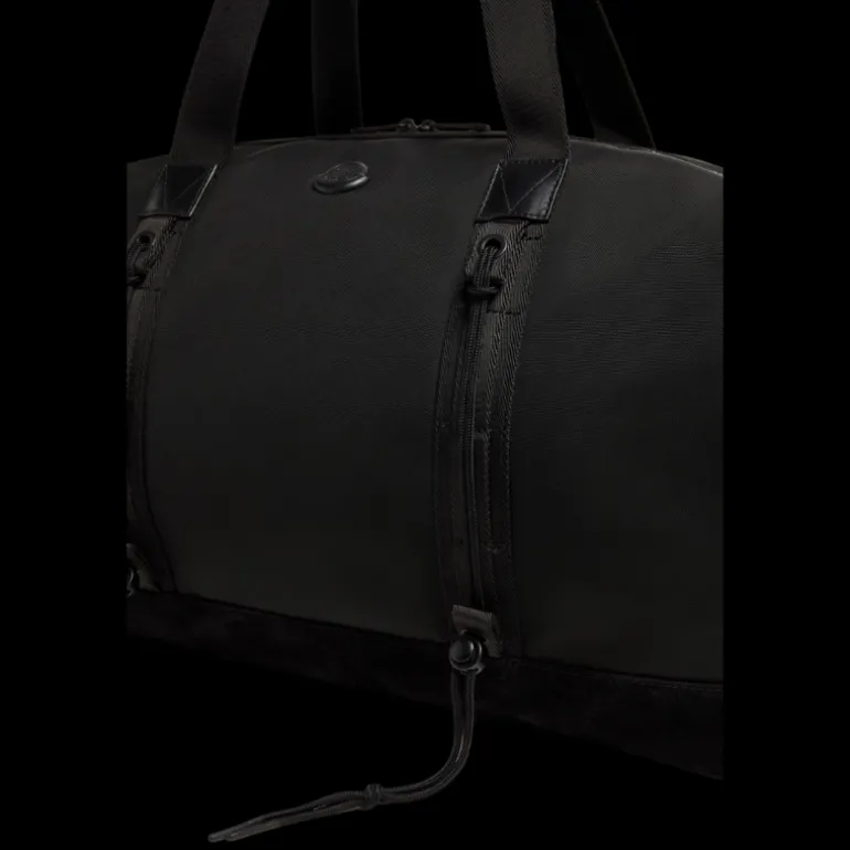 Sac de sport MONCLER Tech imperméable nylon noir bordure cuir logo métal noir