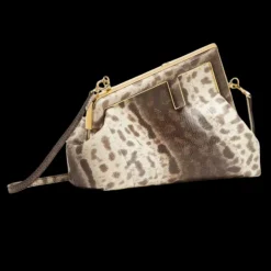 Sac pochette FENDI First petit format cuir karung naturel beige écru