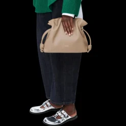 Sac souple LOEWE pochette Flamenco cuir beige bandoulière