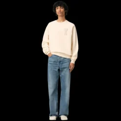 Sweatshirt AMI Paris col rond coton bio molleton épais écru patch cœur maille