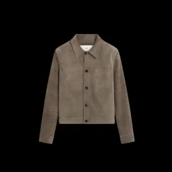 veste boutonnée AMI Paris cuir daim gris col chemise logo cœur poche poitrine