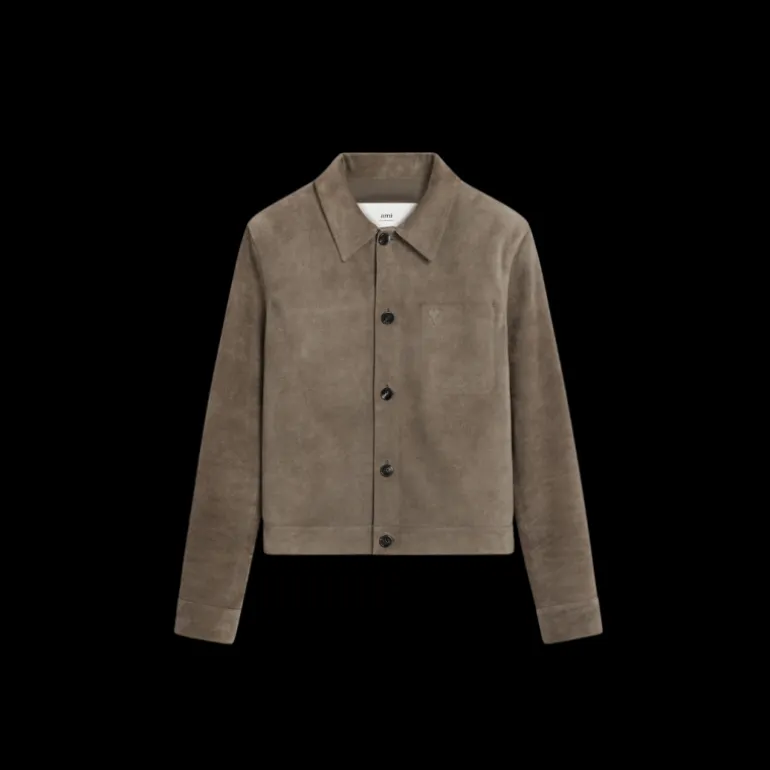veste boutonnée AMI Paris cuir daim gris col chemise logo cœur poche poitrine
